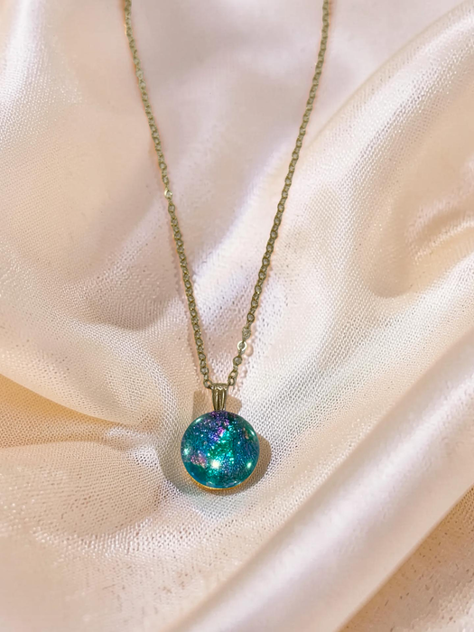 gold moana pendant (flat-oval chain)