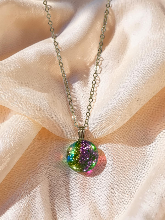 gold honu pendant (flat-oval chain)