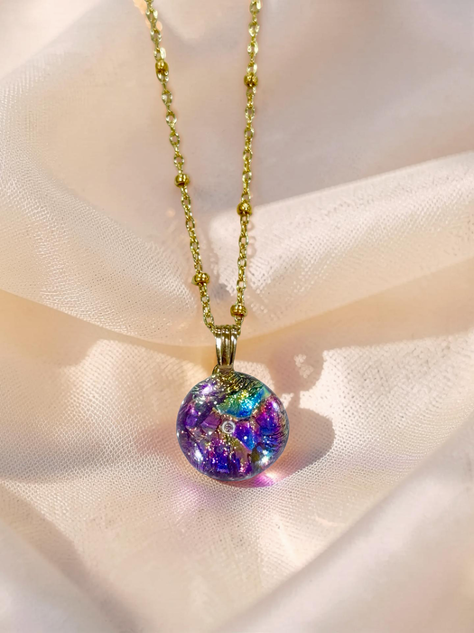 gold pua kalaunu pendant (satellite bead chain)